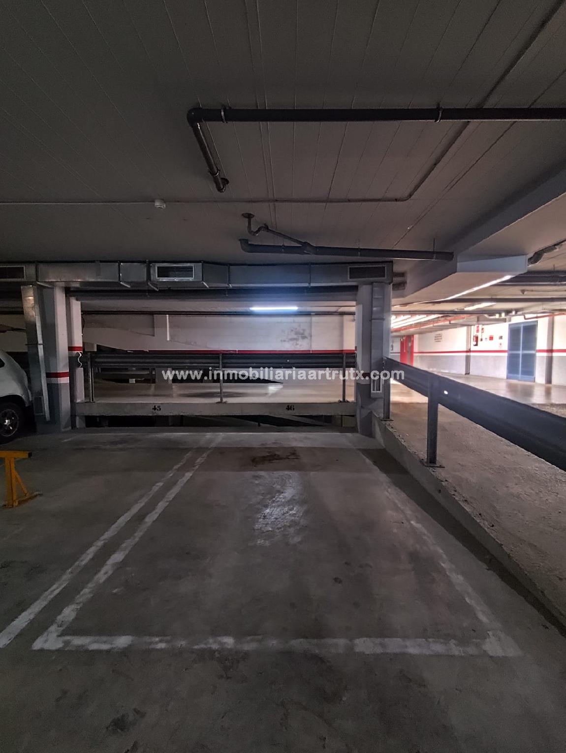 PLAZA DE PARKING Y TRASTERO